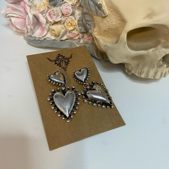 NWTs - Western cow girl style Heart earrings - Picture 2 of 2